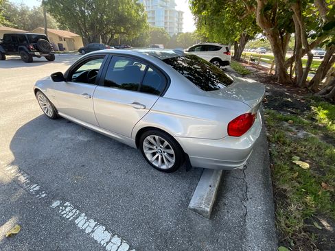 Used 2011 BMW 328i xDrive Sedan image 2