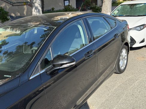 Used 2016 Ford Fusion SE FWD image 1