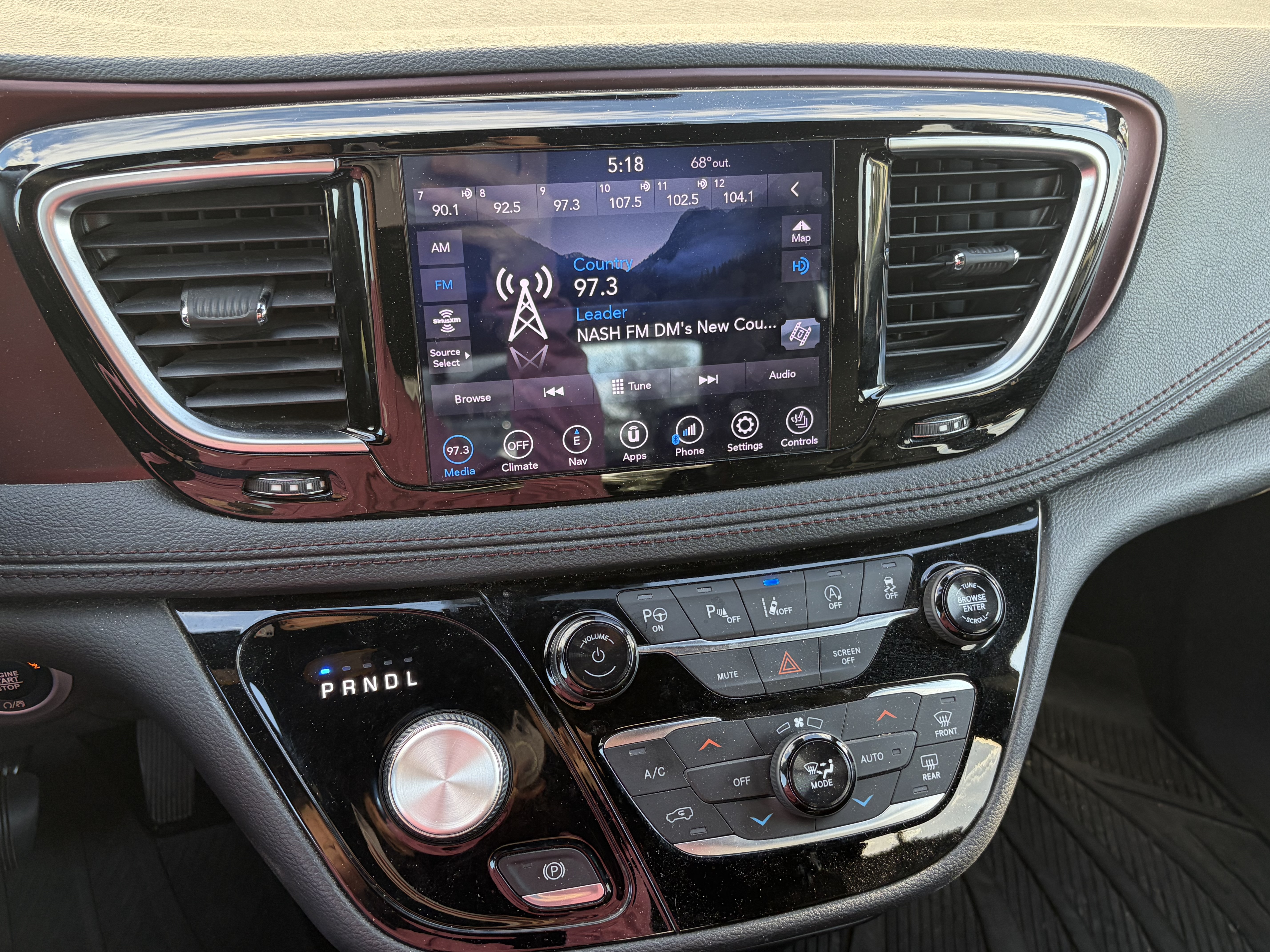 Used 2019 Chrysler Pacifica Limited w/ Advanced Safetytec Group FWD image 6