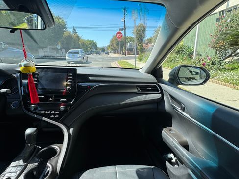Used 2022 Toyota Camry SE FWD image 18