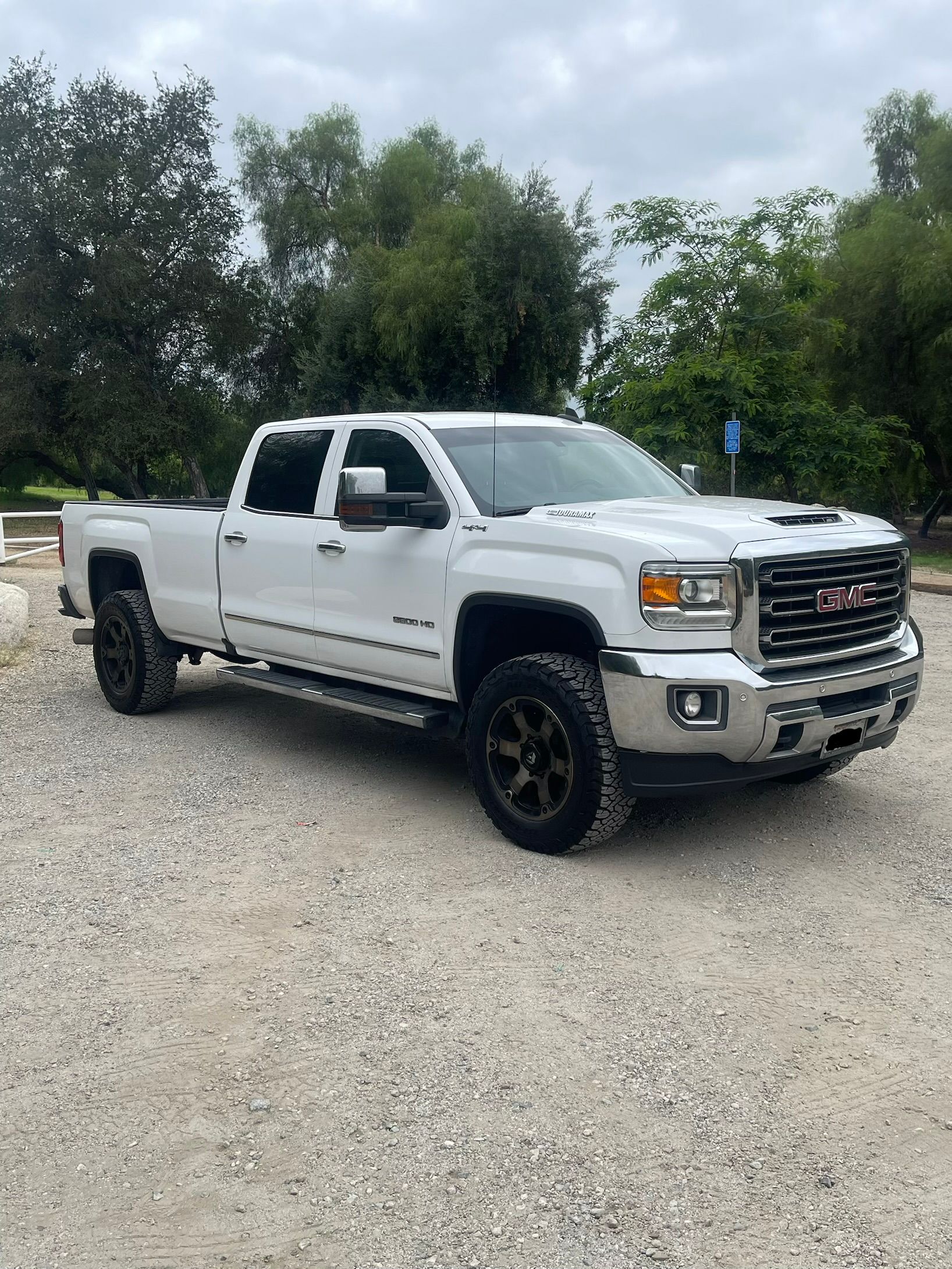 Used 2017 GMC Sierra 2500 SLT AWD/4WD image 12