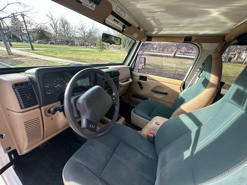 Used 2000 Jeep Wrangler Sahara image 9