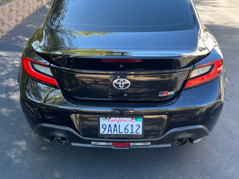 Used 2022 Toyota GR86 RWD image 2