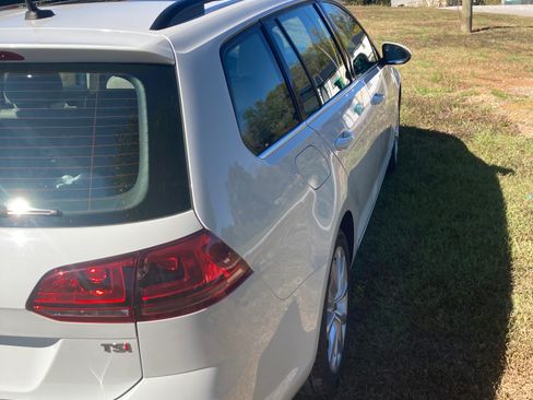 Used 2017 Volkswagen Golf SE FWD image 5