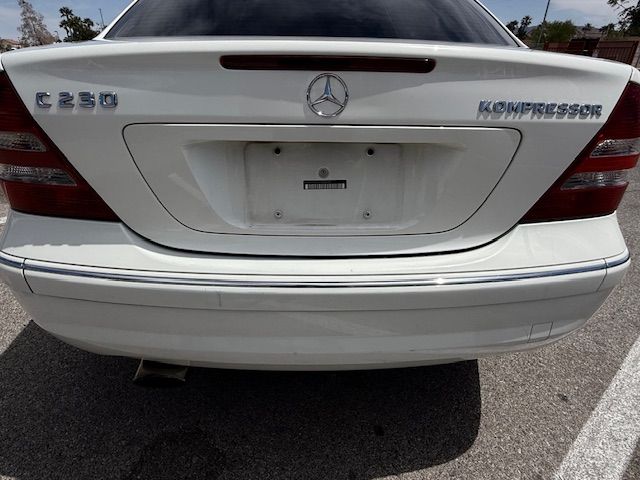 Used 2005 Mercedes-Benz C 230 Sedan image 9