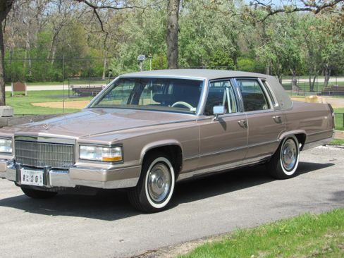 Used 1992 Cadillac Brougham RWD image 27