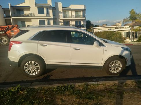 Used 2017 Cadillac XT5 FWD image 2