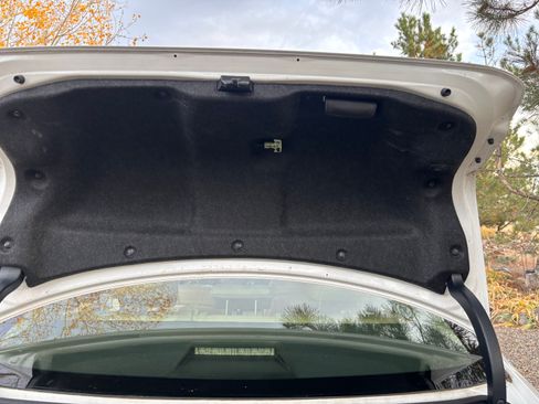 Used 2015 Lexus ES 300h image 14