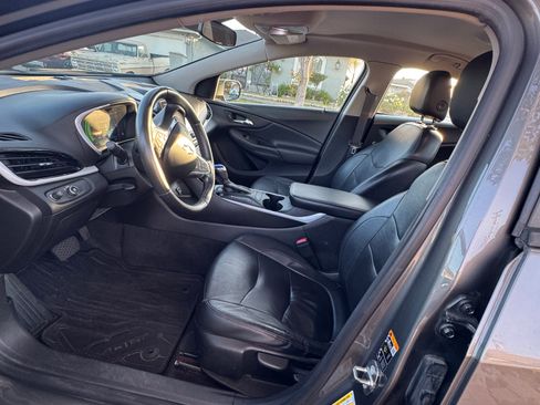 Used 2017 Chevrolet Volt LT w/ Comfort Package FWD image 10
