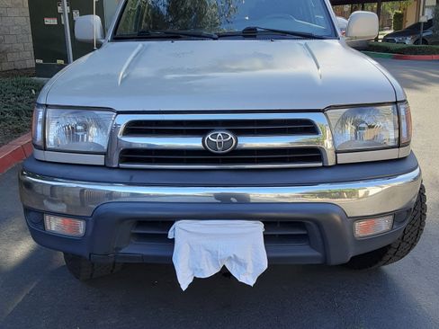 Used 2000 Toyota 4Runner SR5 image 9