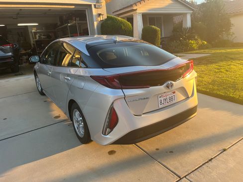 Used 2019 Toyota Prius Prime Plus image 10