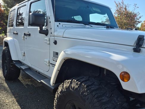 Used 2016 Jeep Wrangler Unlimited Sahara w/ Dual Top Group AWD/4WD image 5