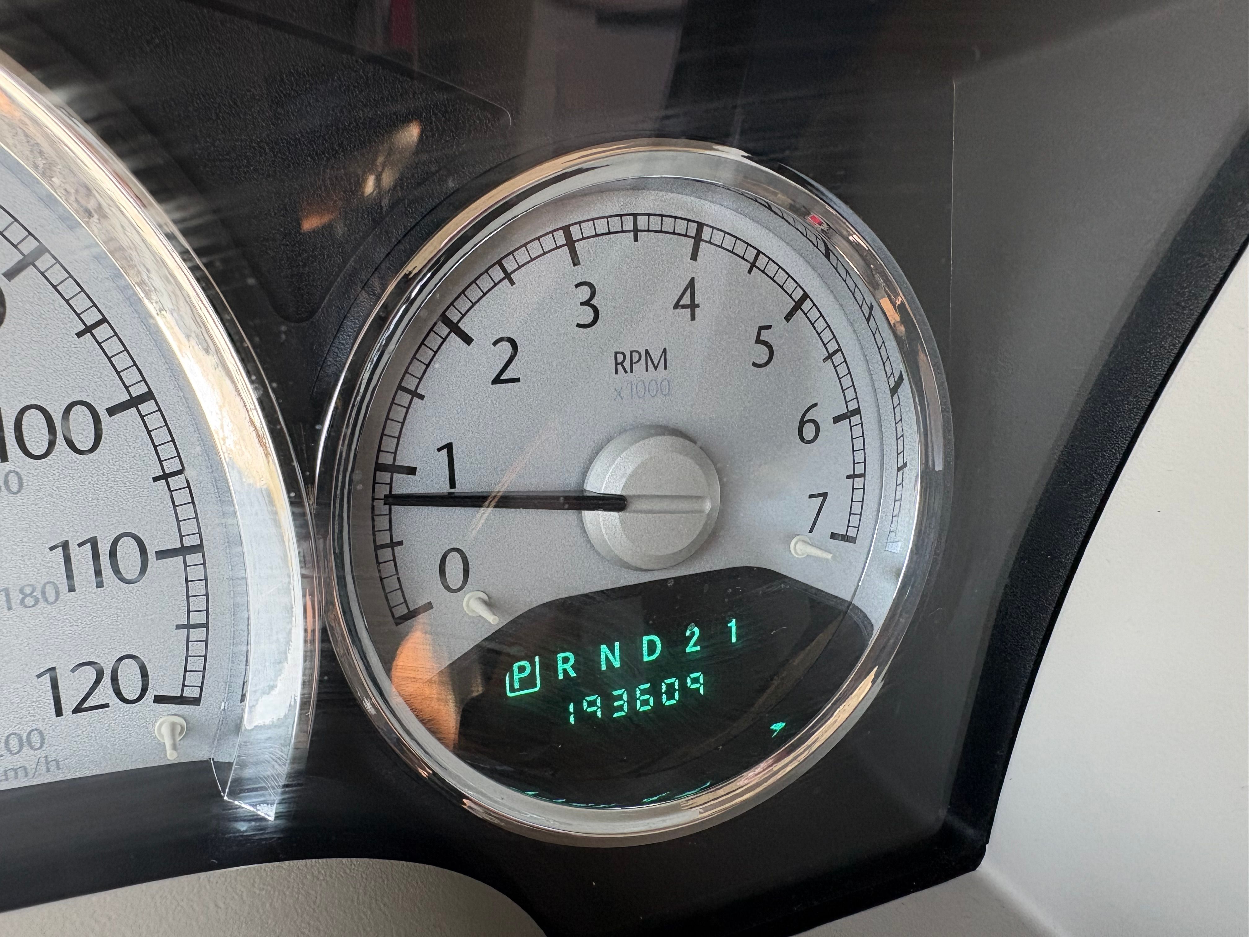 Used 2008 Chrysler Aspen Limited RWD image 28