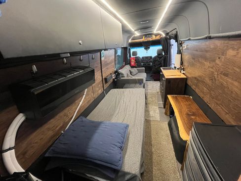 Used 2022 Mercedes-Benz Sprinter 3500 image 11