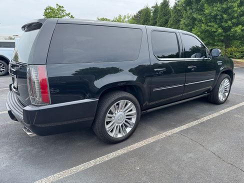 Used 2013 Cadillac Escalade ESV Platinum RWD image 6