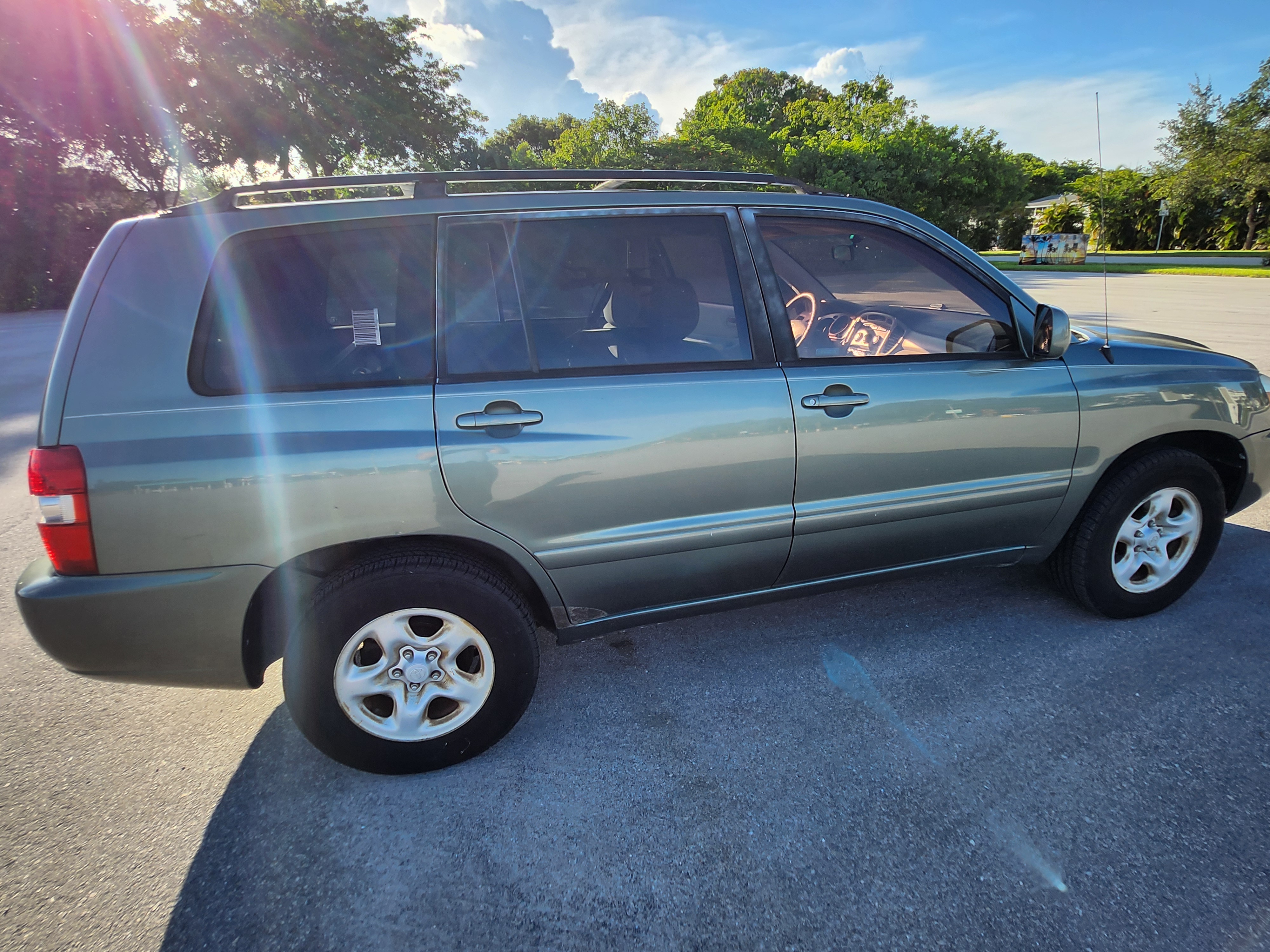 Used 2005 Toyota Highlander 2WD w/ Towing Prep Pkg image 4