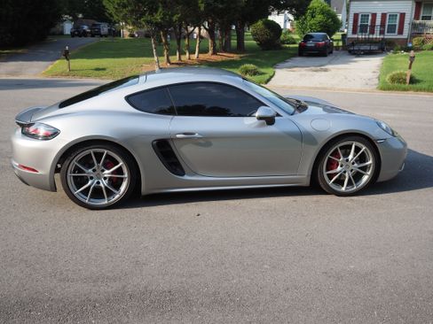 Used 2018 Porsche 718 Cayman S RWD image 14
