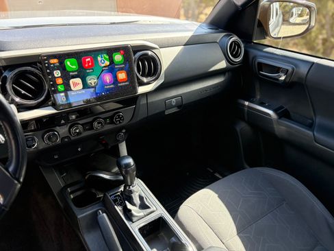 Used 2017 Toyota Tacoma TRD Off-Road w/ Tow Package image 8