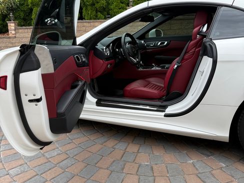 Used 2017 Mercedes-Benz SL 550 image 19