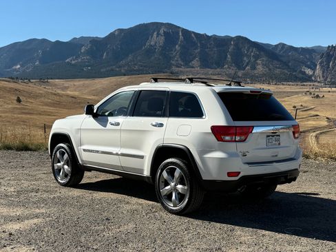 Used 2012 Jeep Grand Cherokee Overland image 4