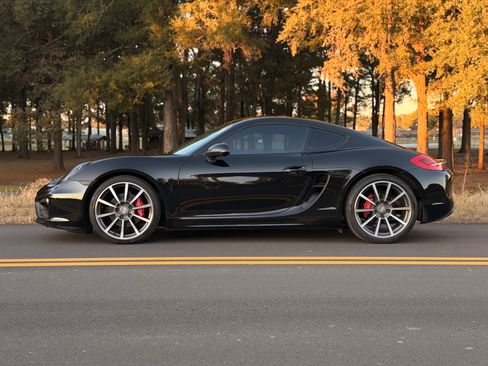 Used 2014 Porsche Cayman S image 2