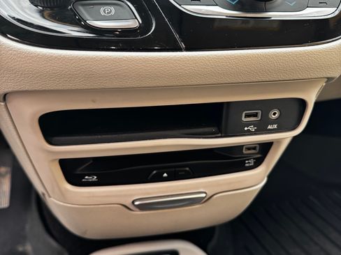 Used 2020 Chrysler Pacifica Touring-L Plus w/ Advanced Safetytec Group FWD image 14