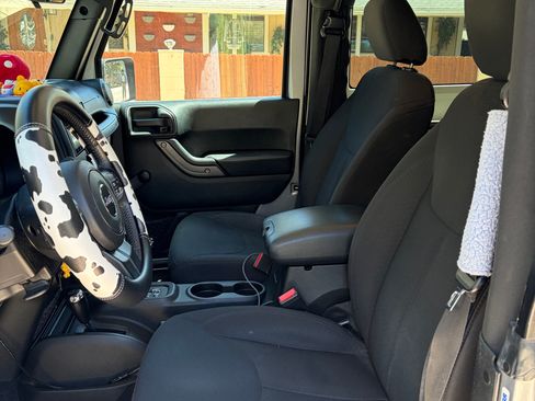 Used 2018 Jeep Wrangler Sport AWD/4WD image 9