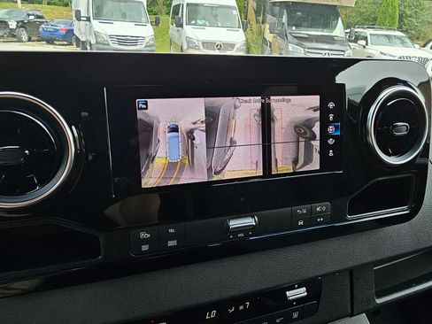 Used 2023 Mercedes-Benz Sprinter 2500 image 21