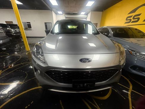 Used 2022 Ford Escape SE w/ Cold Weather Package image 1