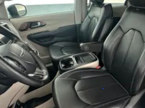 Used 2021 Chrysler Voyager Lxi FWD image 8