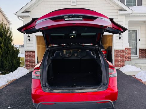 Used 2023 Tesla Model X image 9