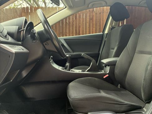 Used 2013 MAZDA MAZDA3 i SV image 10