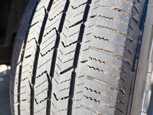 Used 2005 Lincoln Town Car Signature Limited image 23