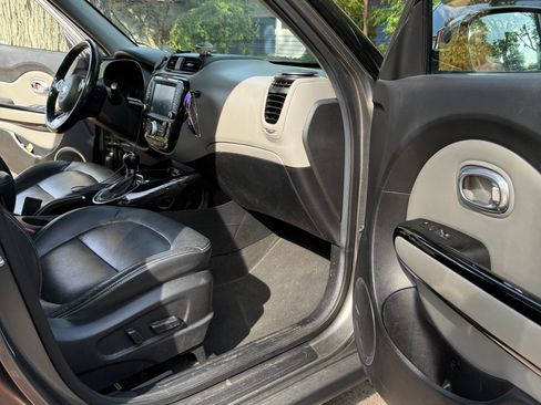 Used 2018 Kia Soul + w/ + Primo LIT Package image 13