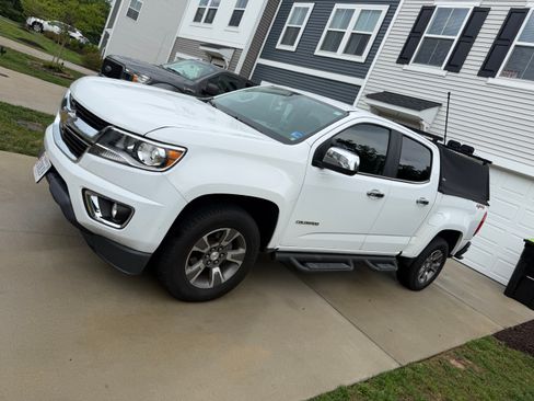 Used 2016 Chevrolet Colorado LT w/ Luxury Package, Chrome AWD/4WD image 2