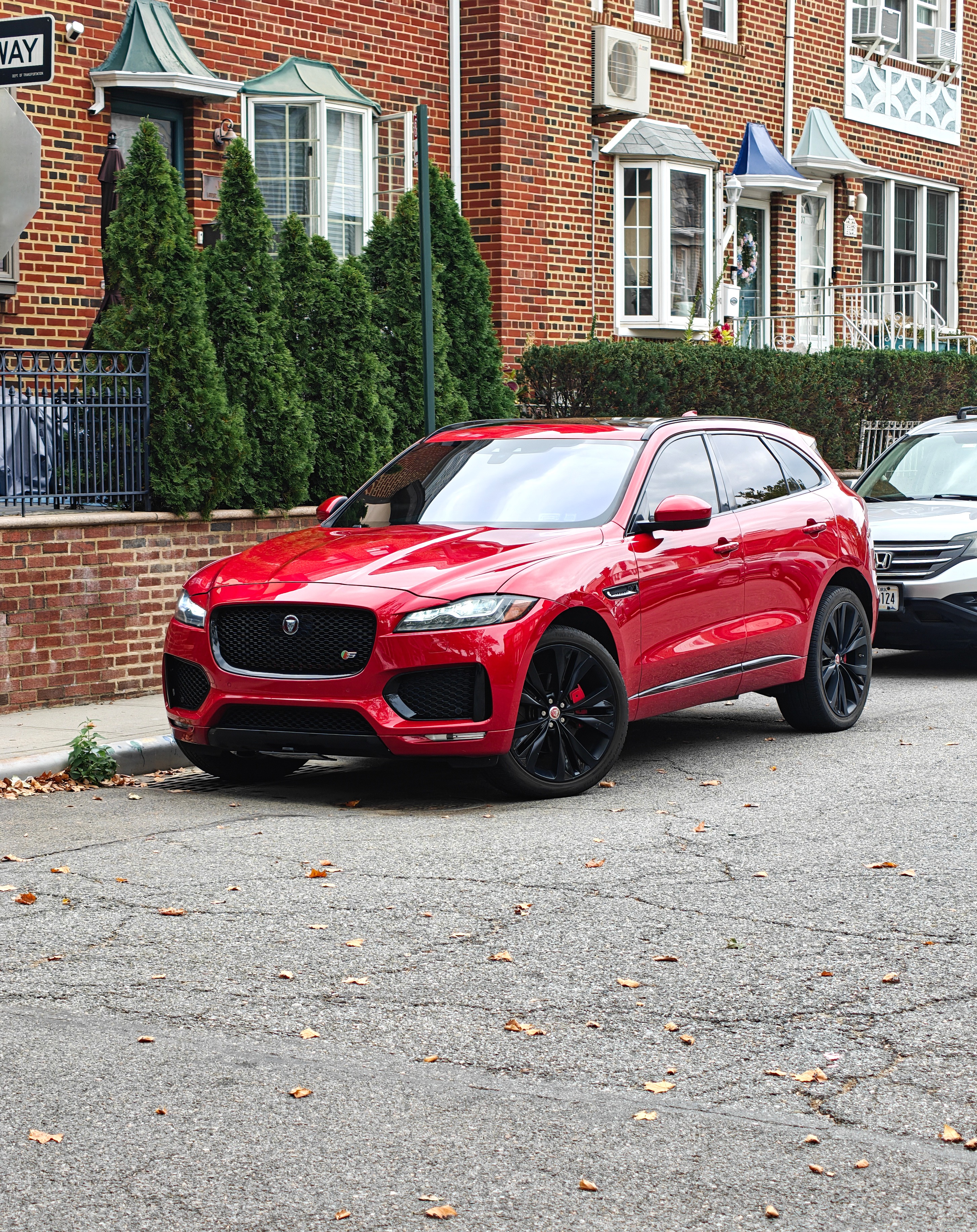 Used 2019 Jaguar F-PACE S AWD/4WD image 1