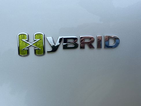 Used 2011 Chevrolet Tahoe 4WD Hybrid image 9
