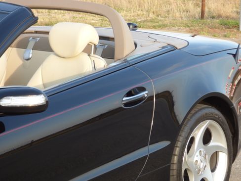 Used 2005 Mercedes-Benz SL 500 SL 500 Roadster 2D image 2