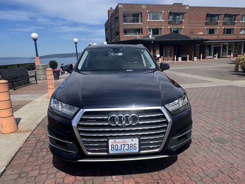 Used 2017 Audi Q7 3.0T Premium Plus w/ Premium Plus Package AWD/4WD image 2