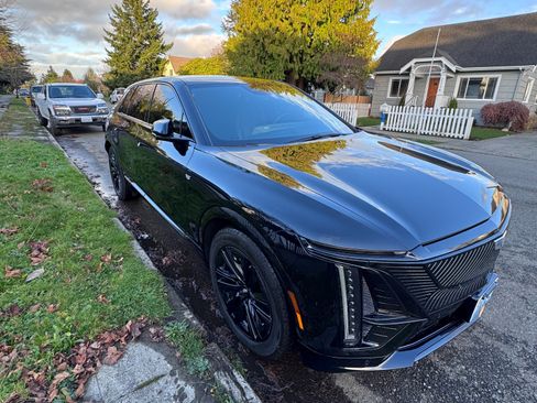 Used 2024 Cadillac Lyriq Luxury image 8