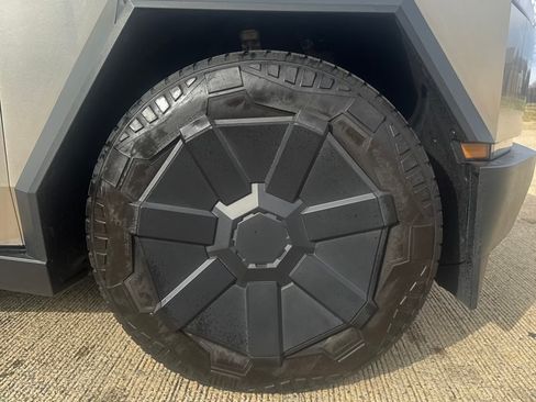 Used 2024 Tesla Cybertruck AWD Crew Cab image 2