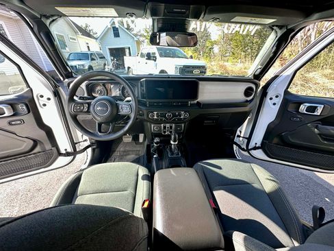 Used 2024 Jeep Wrangler Unlimited Sport image 8