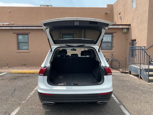 Used 2020 Volkswagen Tiguan SE w/ Panoramic Sunroof Package AWD/4WD image 8