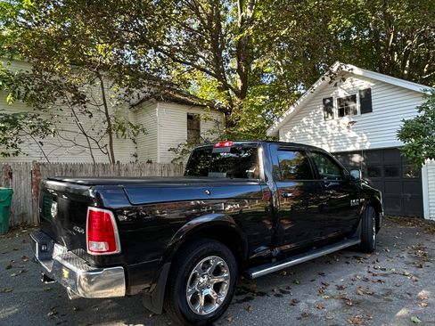 Used 2018 RAM 1500 Laramie image 15