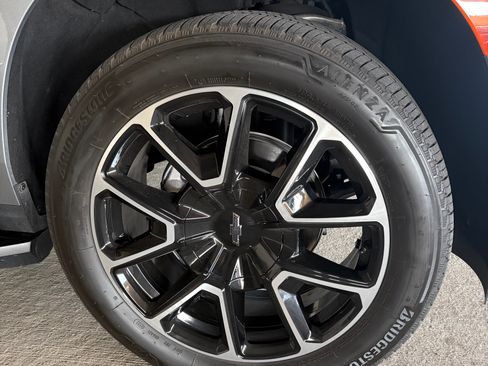 Used 2023 Chevrolet Suburban RST w/ Sport Performance Package AWD/4WD image 9