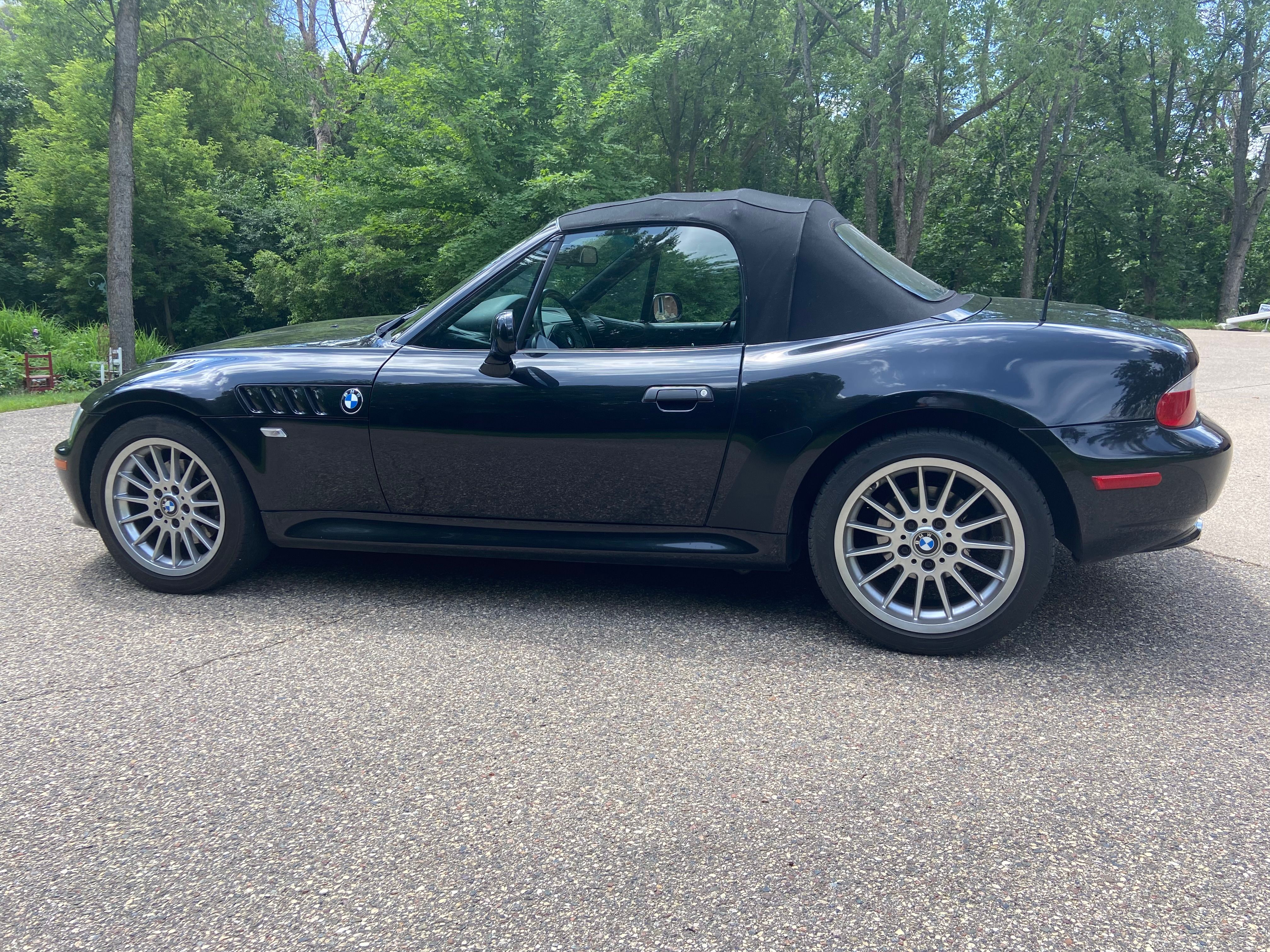Used 2002 BMW Z3 3.0i RWD image 2
