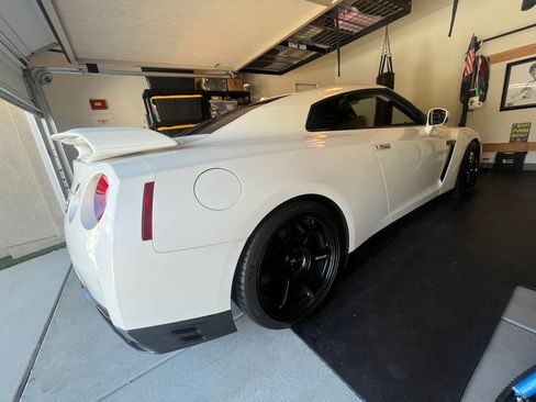 Used 2014 Nissan GT-R Premium image 8