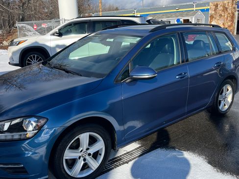 Used 2018 Volkswagen Golf SE image 6