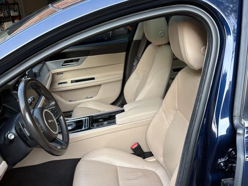 Used 2020 Jaguar XF Prestige AWD/4WD image 10