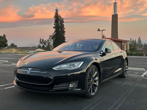 Used 2014 Tesla Model S Sedan 4D image 1